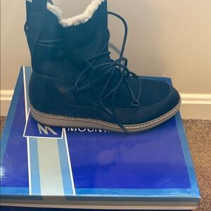 White Mountain Dark Blue Lace Up Boots